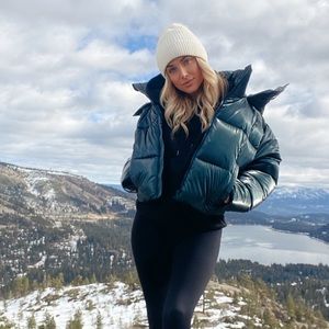 Alo Yoga | Pearlized Pristine Puffer